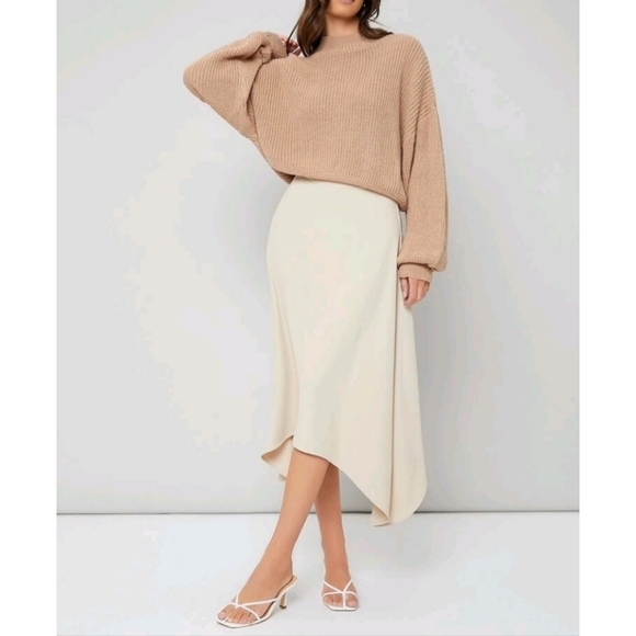 Asymmetrical Skirt - Picture 2 of 8